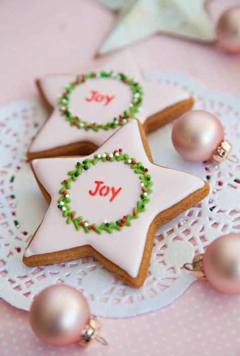 Seasonal Cookies Winter, Decorated Star Cookies, Christmas Star Sugar Cookies, Iced Cookies Ideas Christmas, Star Sugar Cookies Decorated, Star Cookie Decorating Ideas, Star Sugar Cookies Decorated Christmas, Christmas Star Cookies Decorated, Christmas Star Cookies