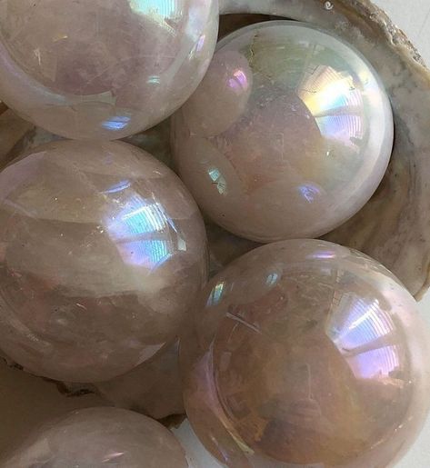 Angel Aura Rose Quartz, Aphrodite Cabin, Ed Wallpaper, Aura Rose Quartz, Aphrodite Aesthetic, Crystal Chakra, Mermaid Aesthetic, Stone Healing, Angel Aura