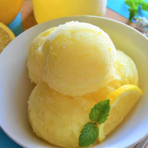 Lemon Gelato, Sorbet Ice Cream, Lemon Ice Cream, Lemon Ice, Lemon Sorbet, Mint Recipes, Sorbet Recipes, Lemon Desserts, Lemon Recipes