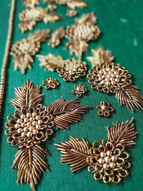 Zardosi Motifs Design, Zardosi Patterns, Simple Zardosi Work Designs, Zardozi Work Design Gold Embroidery, Buti Design, Zardosi Embroidery, Gold Work Embroidery, Zardozi Work, Indian Handicrafts