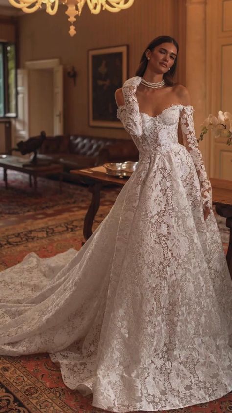 A Line Lace Wedding Dress, Chic Bridal Gown, Lace Sweetheart Wedding Dress, Long Sleeve Bridal Gown, Wedding Dress Vintage, Classy Wedding Dress, Lace Wedding Dress With Sleeves, Royal Wedding Dress, Pretty Wedding Dresses