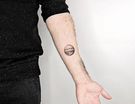 Planet Tattoo Ideas, Jupiter Tattoo, Jupiter Symbol, Historical Tattoos, Planet Tattoo, Plane Tattoo, Jupiter Planet, Omerta Tattoo, Astrology Tattoo