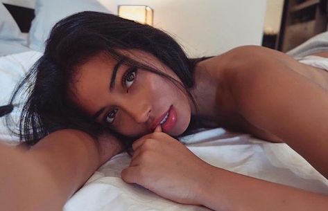 Bed Selfie, Hot Poses, Selfie Poses Instagram, Cindy Kimberly, Dark Feminine Aesthetic, Pic Pose, Best Photo Poses, Selfie Ideas Instagram, Instagram Pose