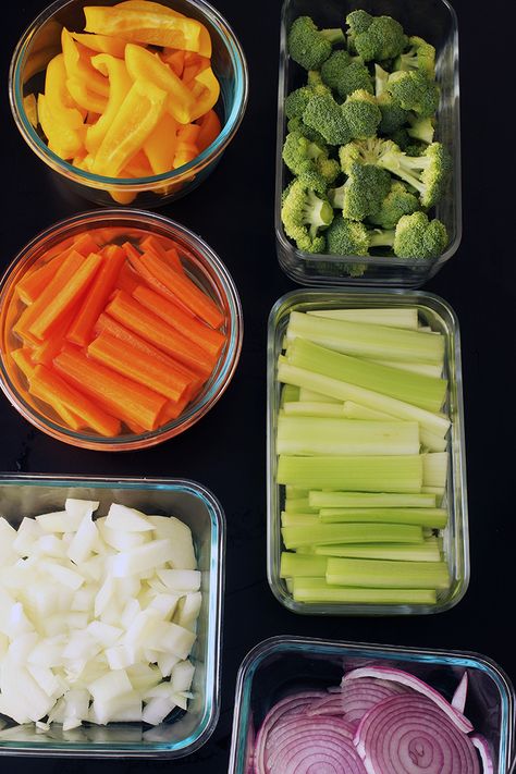 Meal Prep With Vegetables, How To Meal Prep Vegetables, Veggies To Meal Prep, Meal Prepping Vegetables, Meal Prep Raw Veggies, Weekly Vegetable Prep, Prepping Veggies For The Week, Vegetable Meal Prep Ideas, Vegetable Prep Food Storage