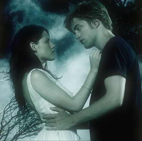 Twilight Promotional Photos, Twilight Inspired Photoshoot, Promo Photoshoot, Bella And Edward, Vampire Twilight, Twilight Aesthetic, Twilight Saga Series, Inspired Photoshoot, Afraid To Lose You