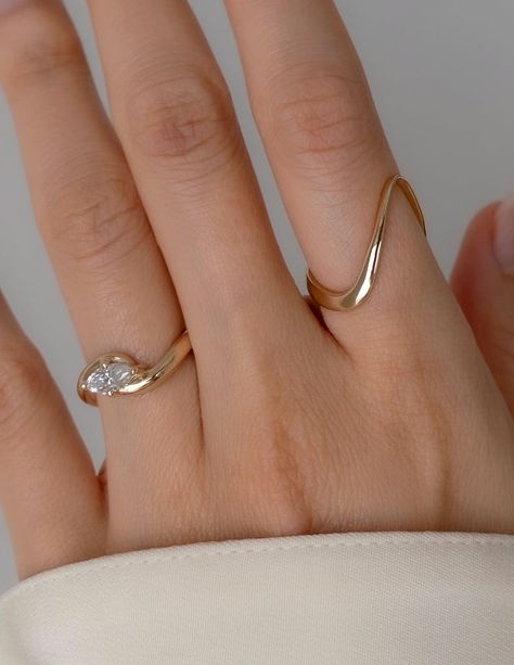 Oceanic Ring in Gold Wave Wedding Band, Wavy Ring, Pearl Necklace Earrings, Traditional Diamond, Solid Gold Band, Cvd Diamond, Pave Band, Gold Wedding Band, Real Diamonds