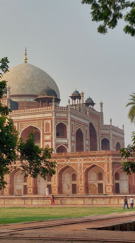 India Delhi Aesthetic, Aesthetic Places In Delhi, Delhi Aesthetic Pics, Indian Architecture Aesthetic, New Delhi Aesthetic, Delhi Aesthetics, Indian Buildings, Delhi Pics, Delhi Monuments