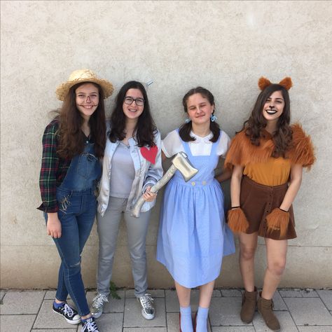 Bff Costumes, Wizard Of Oz Dorothy Costume, Kids Book Character Costumes, Work Costumes, Dorothy Costume, Book Costumes, Themed Halloween Costumes, Bff Halloween Costumes, Halloween Makeup Diy