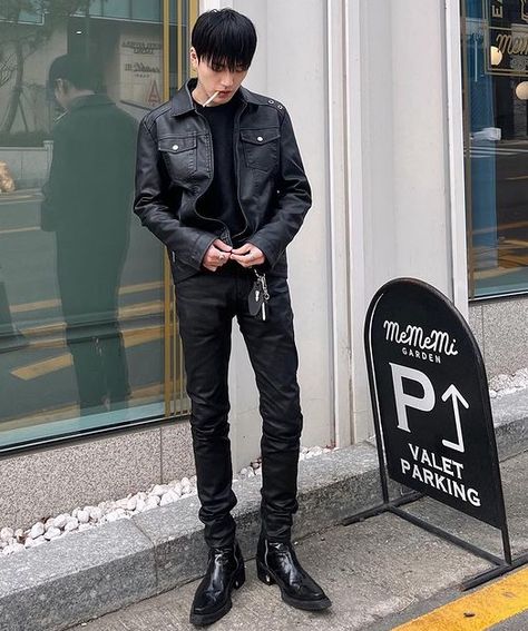 Biker Boots Men's Outfit, Rockstar Men Outfit, Emo Attire, Rocker Outfit Men, Guy Clothes Aesthetic, Goth Guy Outfits, Biker Outfit Men, Rockstar Outfit Men, Goth Outfits Men