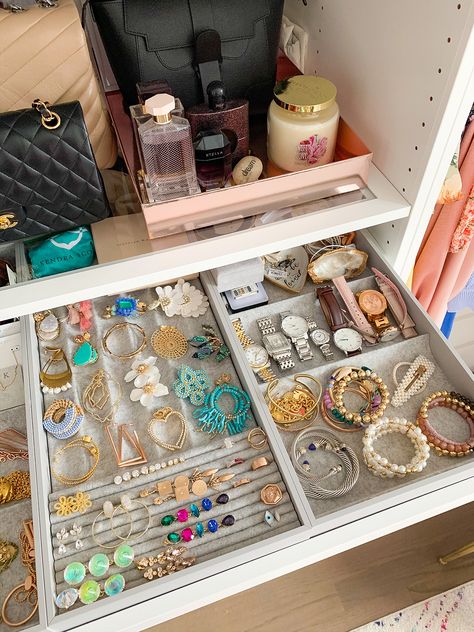 Small Closet Jewelry Organization, Walk In Closet Accessories Drawers, Closet Organization Jewelry, Pax Drawer Organization, Jewelry Storage In Closet, Jelewery Drawer, Drawer Organization Jewelry, Jewelry Organizer In Closet, Jewelry Organizer In Drawer