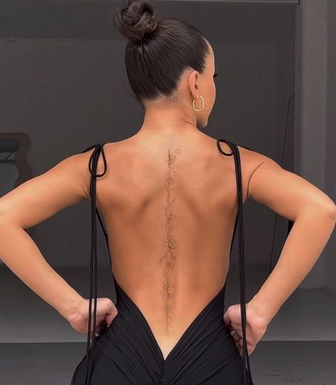 Feminine Back Tattoos, Flower Spine Tattoos, Tattoos For Women Flowers, Petite Tattoos, Spine Tattoos For Women, Classy Tattoos, Spine Tattoo, Back Tattoo Women, Discreet Tattoos