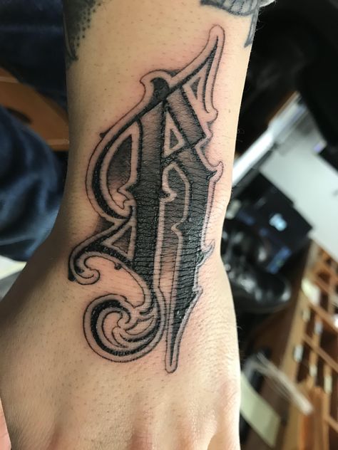 Fresh ink still a little raw. Letter R from rae primo guest artist at east river tattoo NY L Font Tattoo, Letter R Tattoo Ideas, R Tattoo Letter, R Lettering, Letter R Tattoo, Font Tato, River Tattoo, Lettering Tattoos, Tattoo Lettering Alphabet