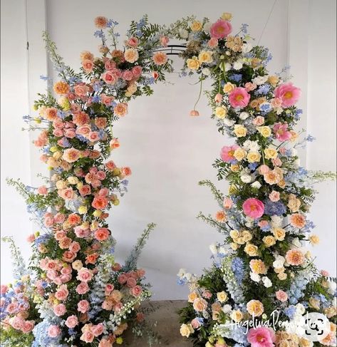 Balloon arch with flowers