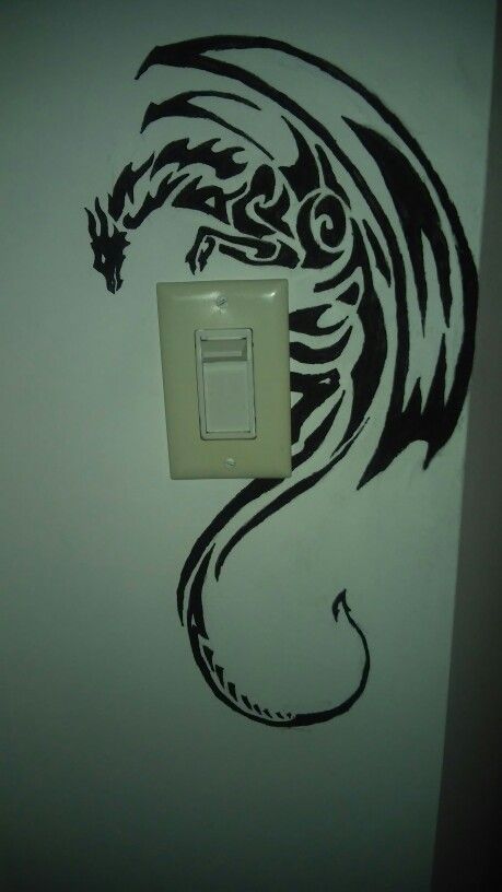 Mural Dragon Wall Art, Dragon Bedroom Decor, Trippy Door Painting Ideas, Cool Wall Drawings, Dragon Wall Painting, Painting On Wall Ideas, Wall Drawing Ideas Bedroom, Wall Design Drawing, Painting My Room