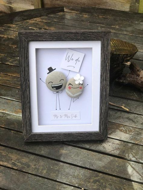 $39,66 Pebble Art Wedding, Free Valentine Cards, Wedding Frame Gift, Stone Pictures Pebble Art, Pebble Art Family, Pebble Pictures, Christmas Card Art, Wedding Picture Frames, Stone Pictures