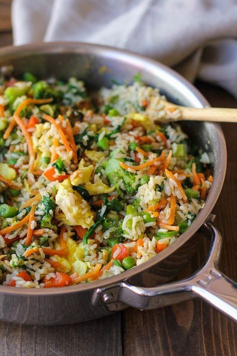 Fully-Loaded Vegetable Fried Rice with broccoli, carrot, bell pepper, spinach, and peas | TheRoastedRoot.net #healthy #recipe #vegetarian Make this vegan by using scrambled tofu in place of the eggs Rice With Broccoli And Carrots, Vegetable Fried Rice With Egg, Fried Rice With Broccoli, Rice With Broccoli, Broccoli Fried Rice, Rice With Egg, Egg Appetizer, Healthy Fried Rice, Broccoli Carrot