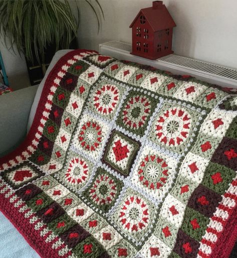 Christmas Afghan, Christmas Crochet Blanket, Granny Blanket, Striped Blankets, Holiday Crochet, Blanket Knitting, Christmas Crochet Patterns, Blanket Patterns, Christmas Blankets