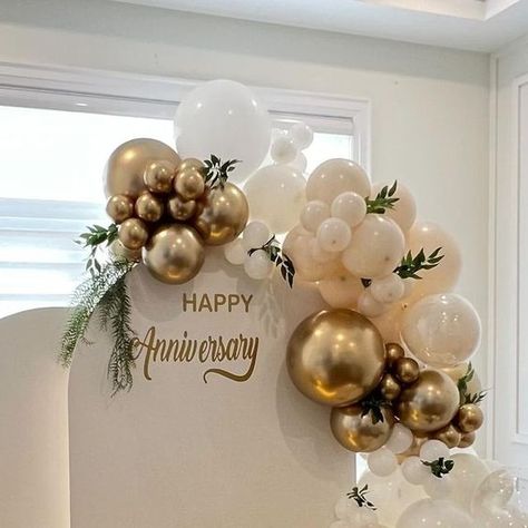 𝐆𝐢𝐟𝐭𝐭𝐨, party and event stylist on Instagram: "Beautiful Balloons Display to celebrate your anniversary 🤍 . . . Please send me DM to book your upcoming event . . . . #balloons #anniversary #weddinganniversary #engagement #bridlshower #backdrip #panel #ajaxballoon #durhamevent #torontoevent #partyplanner #ajax #balloonaet #anniversarydecoration #birthdaydecoration" Office Anniversary Decoration Ideas, 30th Anniversary Decorations, Anniversary Party Themes, 50th Anniversary Party Decorations, Bagel Bar, 21st Wedding Anniversary, 14th Wedding Anniversary, Event Balloons, Beautiful Balloons