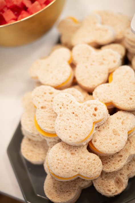 Mickey Mouse Sandwiches Party Ideas, Minnie Mouse Sandwiches, Mickey Mouse Theme Party Food, Mickey Mouse Sandwiches, Disney World Birthday Party Food, Mickey Mouse Donuts Ideas, Mickey Mouse Birthday Neutral, Minnie Sandwiches, Mickey Mouse Shaped Food