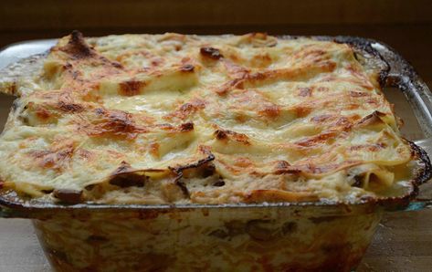 Cheesy Chicken and Mushroom Lasagne White Lasagne, Mushroom Lasagne, Lasagne Roll Ups, Easy White Sauce, Mushroom Lasagna, Chicken Recipes Boneless, Chicken And Mushroom, Chicken Mushroom, Mushroom Chicken