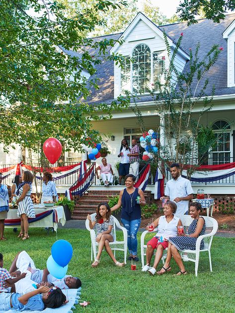 Everything You Need to Host the Ultimate Summer Burger Bash Fourth Of July Pool Party, Summer Burgers, Burger Party, Lake Party, America Party, Usa Party, Summer Bash, Forth Of July, Fourth Of July Food