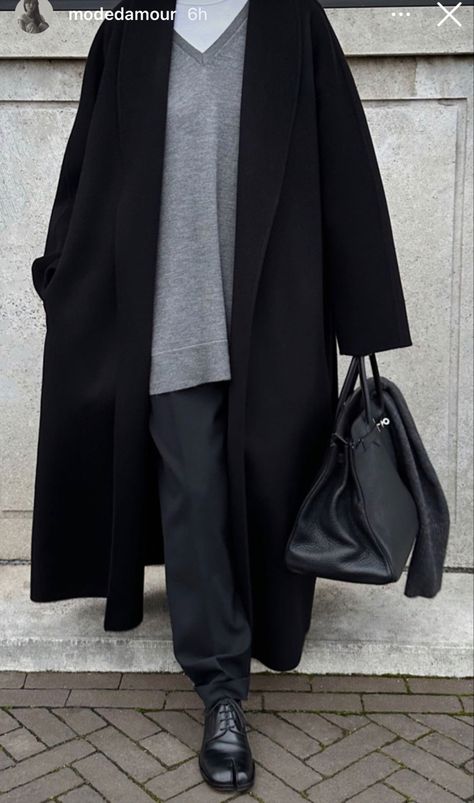 Satin Set Outfit, Japanese Fashion Women, Bohemian Style Men, Dressy Casual Outfits, Autumn Trends, Long Black Coat, Dressy Outfits, Casual Chic Style, Autumn Fashion Women