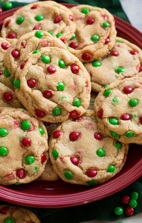 M&M Cookies Weekend Recipe, Soft Baked Cookies, M M Cookies, Christmas Cookie Exchange, Holiday Cookie Recipes, Xmas Cookies, Incredible Recipes, Chewy Cookie, Savoury Cake