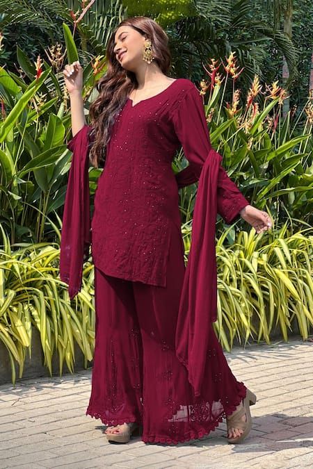 Buy Red Georgette Embroidered Chikankari Notched Short Kurta Gharara Set For Women by LABEL AISHWARYRIKA Online at Aza Fashions. Desi Dress, Chikankari Kurta, Short Kurta, Casual Indian Fashion, Desi Fashion Casual, Pakistani Fancy Dresses, Pakistani Dresses Casual, Beautiful Pakistani Dresses, Simple Pakistani Dresses