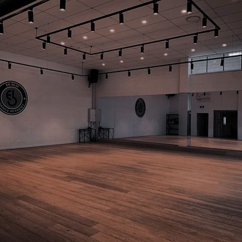 Dance Studio Aesthetic, Dance Studio Design, Dance Studio Decor, Home Dance Studio, Studio Aesthetic, Ballet Studio, Dance Rooms, La Brea, Home Dance