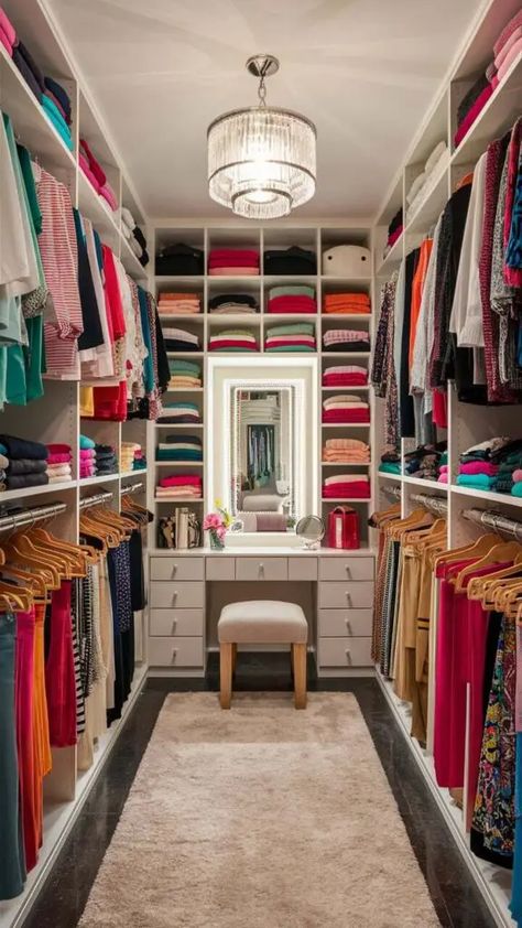 25 Walk in Closet Ideas (Luxury & Trendy!) » HomeQly.com Masculine Walk In Closet, Closet Ideas Luxury, Walk In Closet Ideas, Master Closet Design, Closet Redo, Dressing Room Closet, Walking Closet, Dream Closet Design, Walk In Closet Design