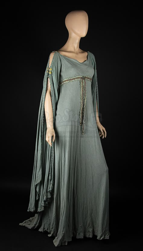 Guinevere (Keira Knightley) Blue Dress | Prop Store - Ultimate Movie Collectables Blue Medieval Dress, Gaun Abad Pertengahan, Fest Outfits, Long Blue Dress, Fantasy Dresses, Medieval Costume, Fantasy Gowns, Medieval Dress, Medieval Clothing