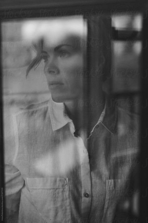 Glass Black And White, Picture Of A Person, Creative Self Portraits, Window Photography, Dark Windows, Glass Photography, Portrait Photography Men, Romantic Woman, Behind The Glass