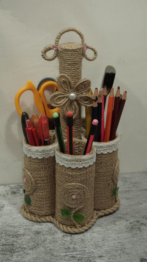 DIY JUTE ROPE WITH EMPTY TISSUE ROLL Tissue Roll Crafts, Jute Craft Ideas, Jute Twine Crafts, Diy Belt For Dresses, Jute Craft, Cardboard Recycling, Twine Crafts, Aluminum Can Crafts, How To Recycle