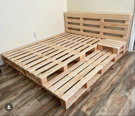 Headboard Ideas Diy Pallet, Homemade Bed Frame, Palette Bed, Wood Pallet Bed Frame, Pallet Bed Frame Diy, Country Room, Homemade Beds, Wooden Pallet Beds, Wood Pallet Beds