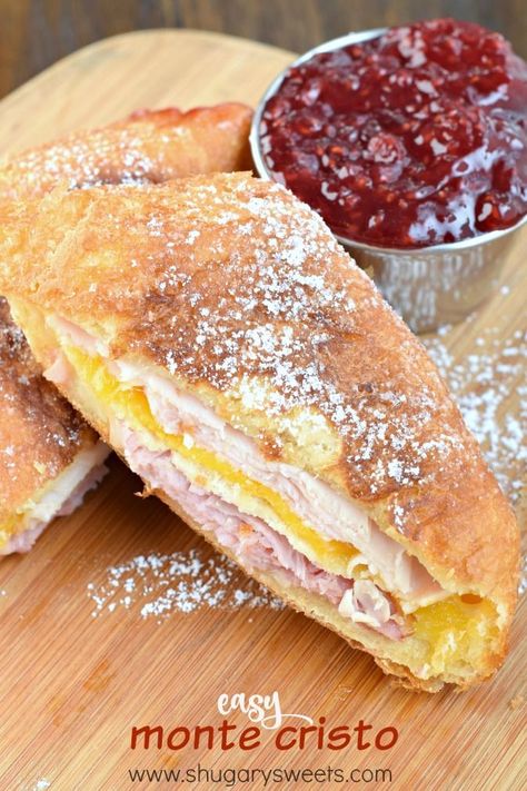 Easy Monte Cristo sandwich recipe using Pillsbury Crescent Rolls. All the flavor, less work! Monty Cristo, Monte Cristo Recipe, Monte Cristo Sandwich Recipe, Fried Ham, Monte Cristo Sandwich, Shugary Sweets, Ham And Cheese Sandwich, Crescent Roll Recipes, Monte Cristo