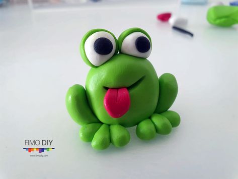 Polymer clay frog Clay Frog, Fimo Diy, Crea Fimo, Polymer Clay Tutorials, Diy Polymer Clay, Clay Crafts For Kids, Clay Diy Projects, Clay Crafts Air Dry, Polymer Clay Animals