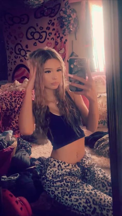 Y2k Room, Hello Kitty Bow, Sydney Sweeney, Selfies, Sydney, Leopard Print, Mirror Selfie, Mirror