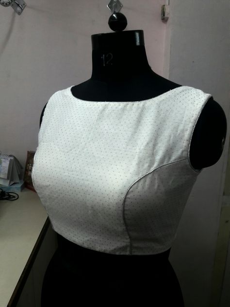 Blouse Princess Cut Design, Prince Cut Blouse Designs Latest, Blauj Design, Princess Blouse, White Blouse Designs, Princess Cut Blouse Design, Cone Designs, Simple Frock, Princess Cut Blouse