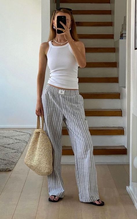 Linen Pants Outfit, Europe Outfits, Outfit Inspo Summer, Paris Mode, Looks Party, Stockholm Fashion, Mode Inspo, Looks Style, Mode Inspiration