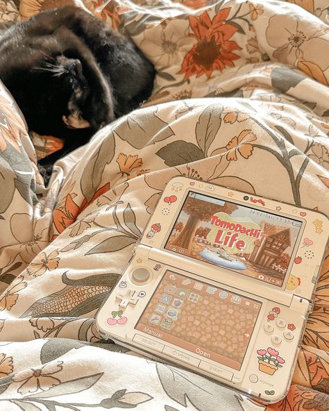 Happy Thursday everyone🤎✨ What have you all been up to this week?🥰 I’ve spent a lot of my week playing my old DS/3DS games & arranging travel/accommodation for upcoming things👀 Do you have a favourite DS/3DS game? I’ve been hooked on Tomodachi Life & The Urbz🧡 • • • #nintendo #nintendo3ds #nintendods #nintendodsgames #nintendo3dsgames #tomodachigame #tomodachilife #animalcrossing #gaming #handheldgaming #cozygamer #cozygames #cozyhome Ds Games Nintendo, Ds Games Aesthetic, Nintendo 3ds Aesthetic, 3ds Aesthetic, Ds Aesthetic, Nintendo Aesthetic, Aesthetic Games, Ds Nintendo, 3ds Games