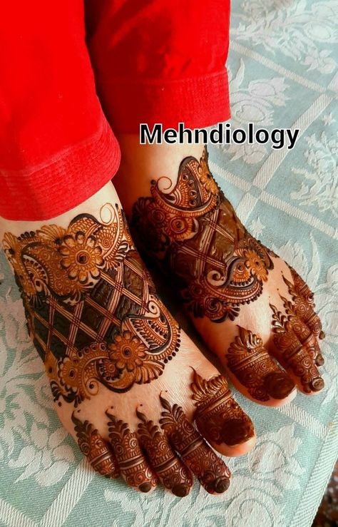 Stylish feet fingers mehndi designs collections 2022 Foot Mehndi Designs Simple, Feet Mehandi Designs, Feet Mehandi, Fingers Mehndi Designs, Foot Mehndi Designs, Feet Mehndi Designs, Leg Mehndi Designs, Leg Mehandi, Leg Mehendi