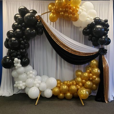 Diy Graduation Party Ideas, Farewell Decorations, Diy Graduation Party, Prom Backdrops, Graduation Party Backdrops, Graduation Photo Booth, Deco Ballon, Graduation Party Diy, Graduation Crafts