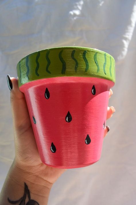 Watermelon Painted Pot, Diy Painting Plant Pots, Watermelon Flower Pot, Succulent Pot Ideas Paint, Simple Flower Pot Painting, Claypots Painting, Cute Painted Pots Diy, Tiny Painted Pots, Mini Plant Pot Painting