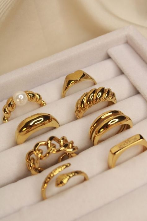 Rings Collection Aesthetic, Aesthetic Rings Gold, Ring Collection Aesthetic, Aesthetic Rings Vintage, Trending Gold Jewellery Designs, Gold Jewelry Aesthetic Rings, Gold Ring Aesthetic, Aesthetic Gold Rings, Rings Aesthetic Gold