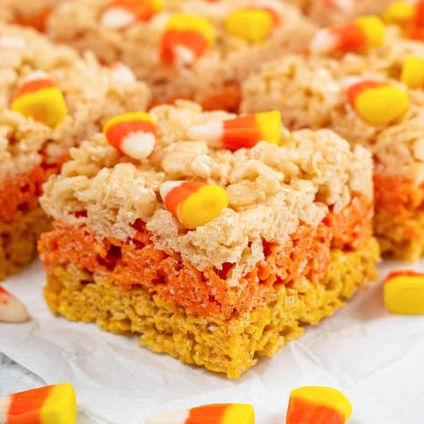 Candy Corn Rice Krispie Treats, Halloween Rice Crispy Treats, Halloween Party Dessert Table, Marshmallow Treats Recipe, Halloween Rice Krispie Treats, Rice Cereal Treats, Peanut Butter Oatmeal Bars, Corn Rice, Krispie Treats Recipe