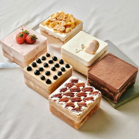 Cube Cake Recipe, Small Cake Packaging, Mini Cube Cakes, Cakes Packaging, Cheesekut Aesthetic, Sweet Business Ideas, Dessert Box Packaging, Cake Business Ideas, Tiramisu Packaging Ideas