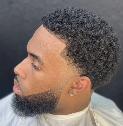 Tapered Haircut Black, Black Hair Fade, Afro Hair Fade, Afro Fade Haircut, Black Man Haircut Fade, Fade Haircut Designs, Taper Fade Short Hair, Fade Haircut Curly Hair, Low Taper Fade Haircut