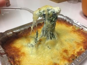 24 Frozen Spinach Recipes You Can Make With 10 Ingredients or Less Frozen Spinach Recipes, Spinach Pasta Sauce, Broccoli Cheese Casserole Recipe, Spinach Soup Recipe, Frozen Lasagna, Baked Spinach, Delicious Sides, Party Dip Recipes, Artichoke Dip Recipe