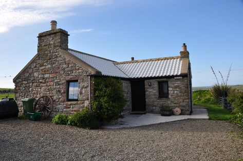 The Slap Cottage, Ruemuera, Burray, Orkney, Scotland The Slap Cottage offers fantastic self catering accommodation in Ruemuera on the island of Burray. The beautifully restored working croft house in Orkney dates from the 19th Century and overlooks Scapa Flow, Churchill Barriers and the island of Copinsay. Croft House, House In Scotland, House Scotland, Cottage In Scotland, Scottish Croft, Croft House Scotland, Scotland Estate Country Houses, Caravan Site, Orkney Islands