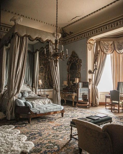 Old Money Bedroom, Old Money House, Mansion Bedroom, Royal Room, Royal Bedroom, Castle Bedroom, Princess Bedroom, Casa Vintage, Mansion Interior